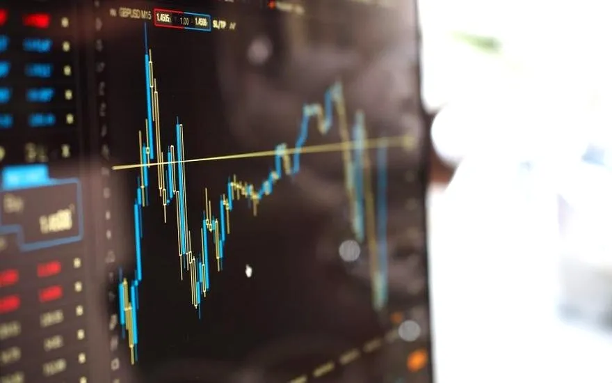 Jak bezpiecznie poruszać się po giełdzie kryptowalut i nie stracić?