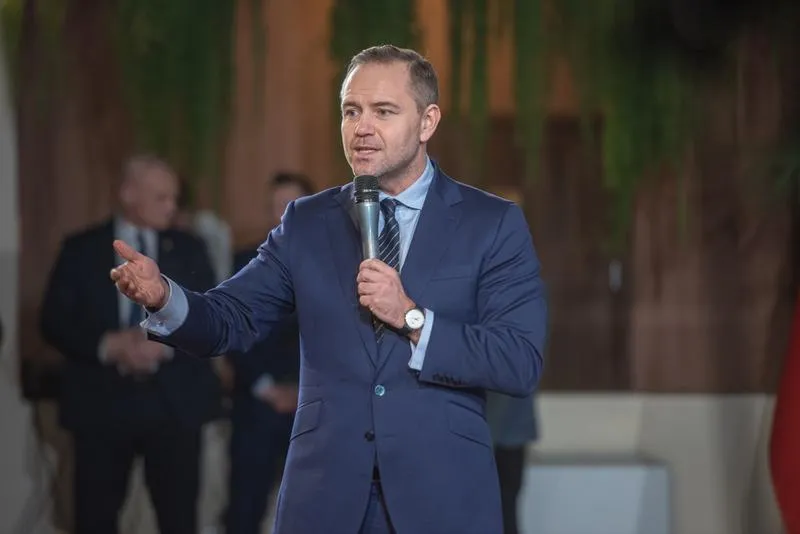 Porównanie zarobków światowych liderów